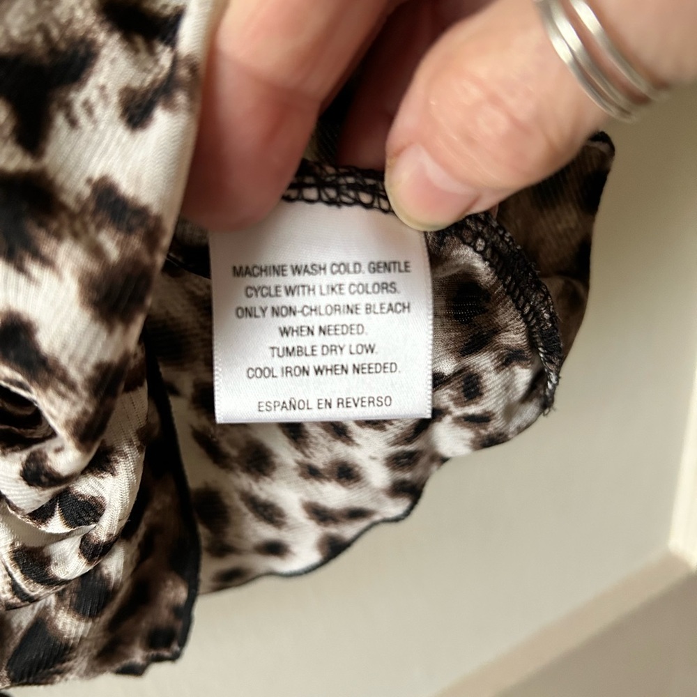 Leopard Print Button-Up Top - Picture 3 of 3